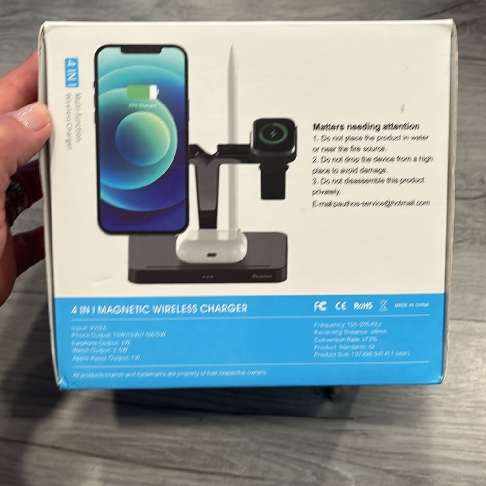 Magnetic Wireless Charger In Box - Picture 2 of 4